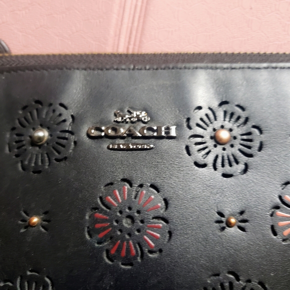 Coach Nolita 22 With Cut Out Tea Rose - with Gunmetal Chain - Picture 3 of 14